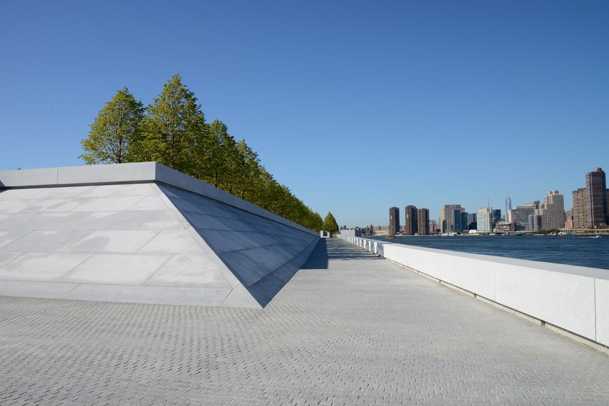 31 New York City Roosevelt Island Franklin D Roosevelt Four Freedoms Park Roosevelt Statue At End Of Walkway Next To East River With One World Trade Center In The Distance